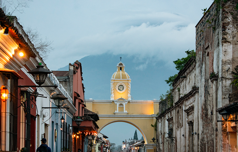 Calle-del-arco-de-antigua-guatemala
