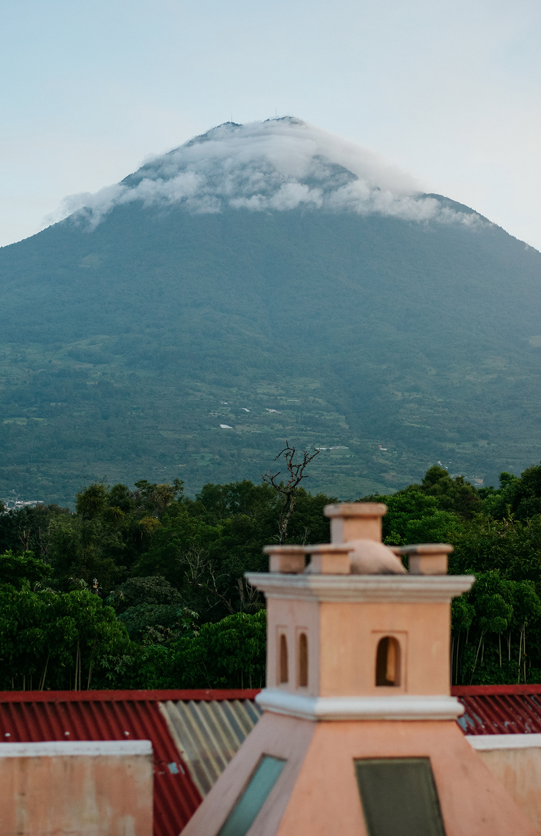 Volcan-de-Agua-por-hotel-casa-victoria